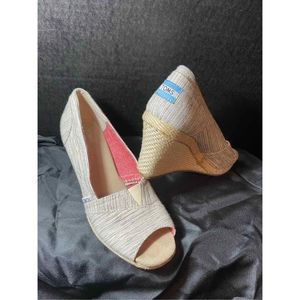 Toms Peep Toe Wedge Size 8 EUC